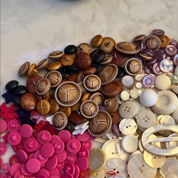Assorted Vintage Buttons Lot lucite mother of pearl etc - Picture 6 of 9